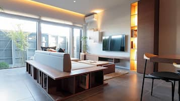 TV de tela plana, Netflix, pisos aquecidos, serviços de streaming