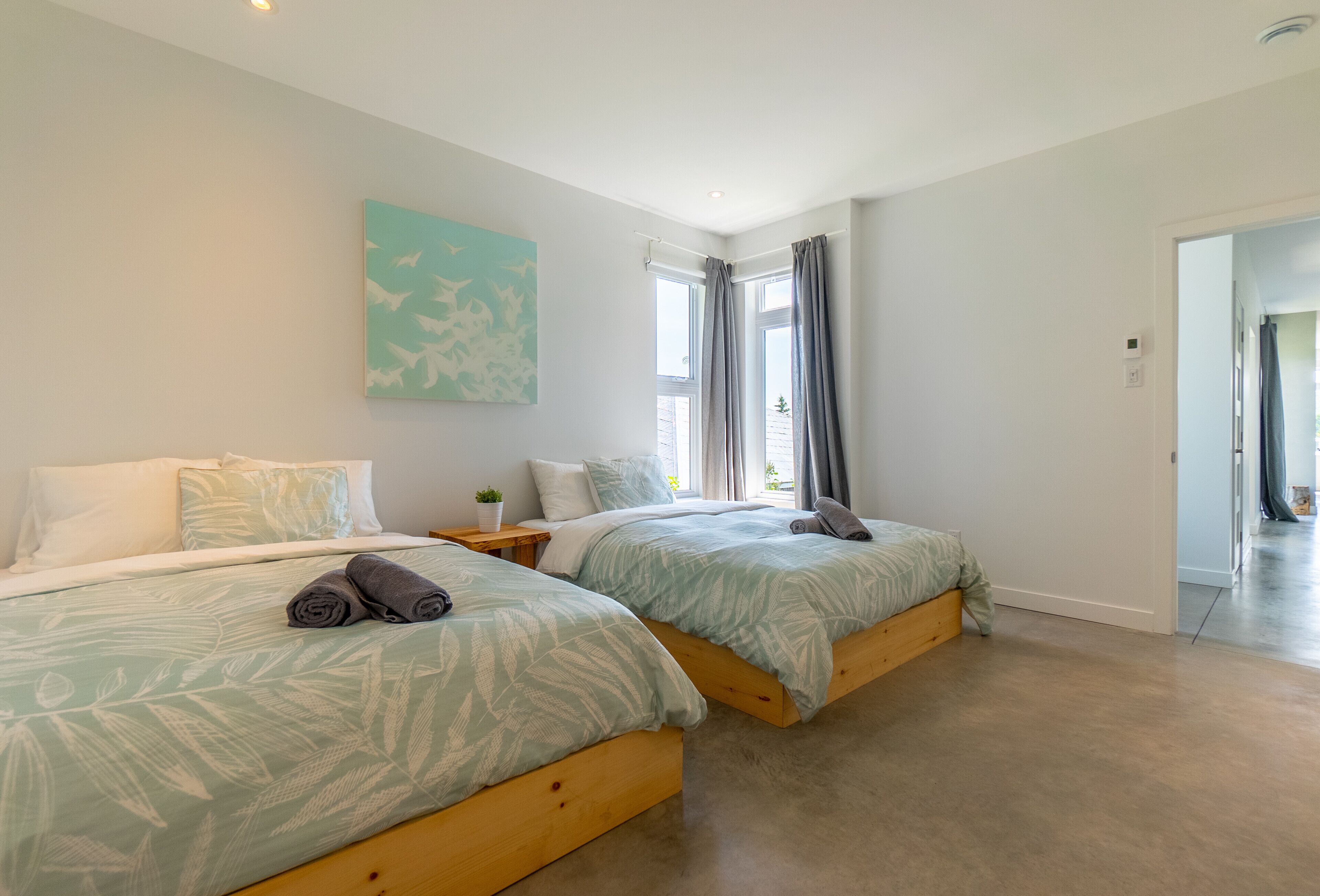2 habitaciones, tabla de planchar con plancha, wifi y ropa de cama 
