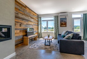 Télévision, cheminée