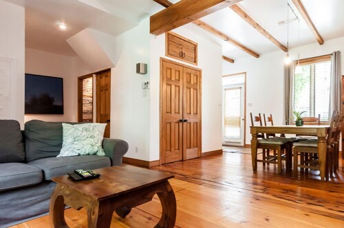 Le Tierra - Private Parking & Huge Backyard
