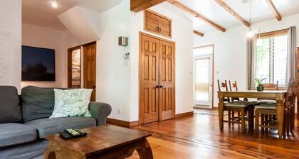 Le Tierra - Private Parking & Huge Backyard