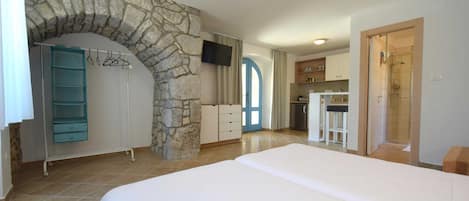 Free WiFi, bed sheets