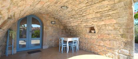 تناول الطعام بالخارج