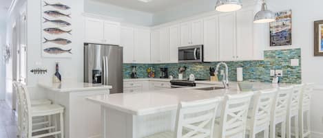 Coffee/tea maker, fridge, microwave, oven