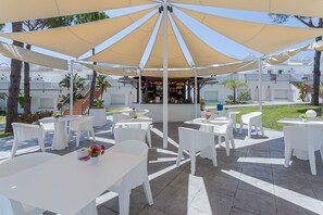 Outdoor dining - Marbella Resort 5 Pool Whirlpool Sauna, Marbella, Spain (Marbella)