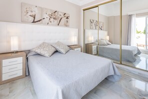 2 bedrooms, free WiFi, bed sheets - Marbella Resort 5 Pool Whirlpool Sauna, Marbella, Spain (Marbella)