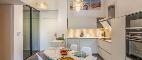 Refrigerador, microondas, horno y lavavajillas