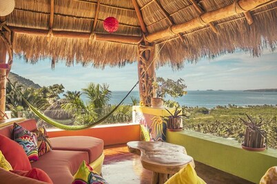 Stunning Oceanview 5BR Pool Rooftop One-of-a-Kind Stay. Walk to the beach