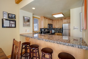 Fridge, microwave, stovetop, dishwasher