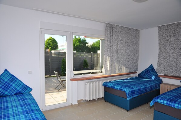 Economy Quadruple Room, Shared Bathroom (Nr. 3) | Free WiFi, bed sheets