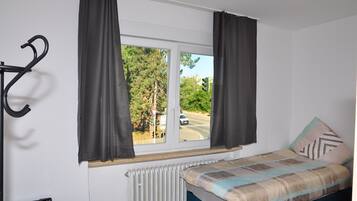 Economy Twin Room, Shared Bathroom (Nr. 9) | Free WiFi, bed sheets