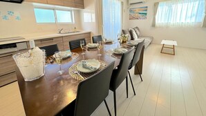 Villa – comfort (B) | Spiseområde på rommet
