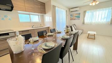 Comfort Villa (B) | Makan dalam bilik