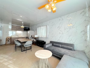 Villa Confort (Grand Reopening D) | Restauration dans la chambre