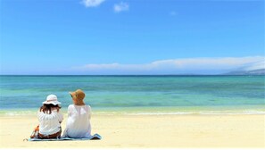 In Strandnähe, weißer Sandstrand