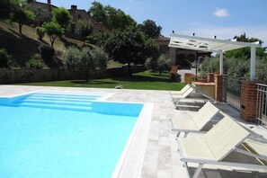 Pool - Apartment near Volterra with panoramic views (Volterra)
