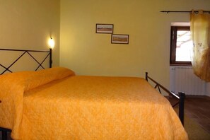 2 bedrooms, travel cot, free WiFi - Apartment near Volterra with panoramic views (Volterra)