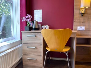 Iron/ironing board, free WiFi, bed sheets - The Piccadilly Hotel (Bournemouth)