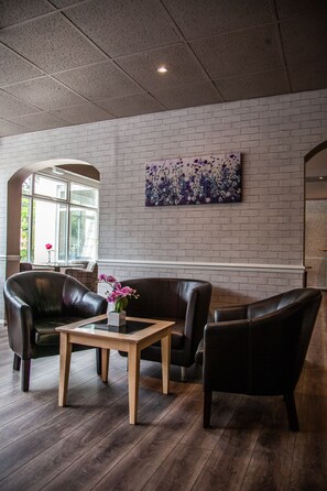 Living area - The Piccadilly Hotel (Bournemouth)