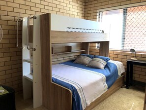 2 Schlafzimmer, Bügeleisen/Bügelbrett, Bettwäsche