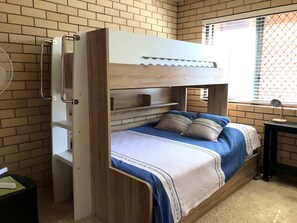 2 bedrooms, iron/ironing board, bed sheets - Kooringal U2 with Ocean Views Near Kings Beach (Kings Beach)