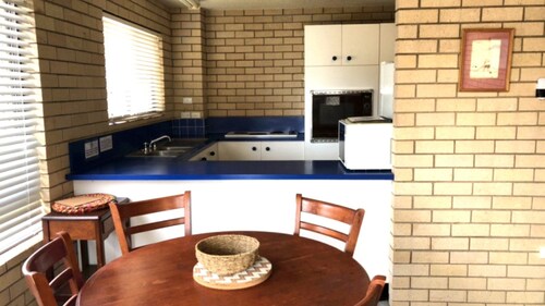 KOORINGAL UNIT 2 - Take a leisurely stroll down to the waterfront