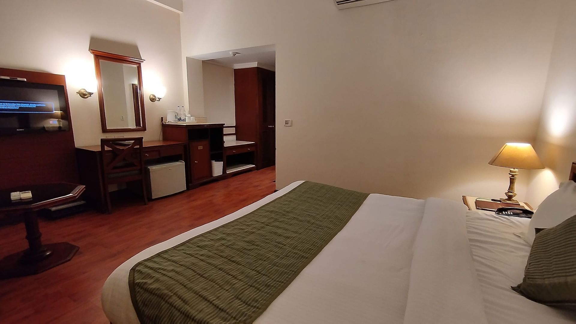 Ropa de cama de alta calidad y minibar 