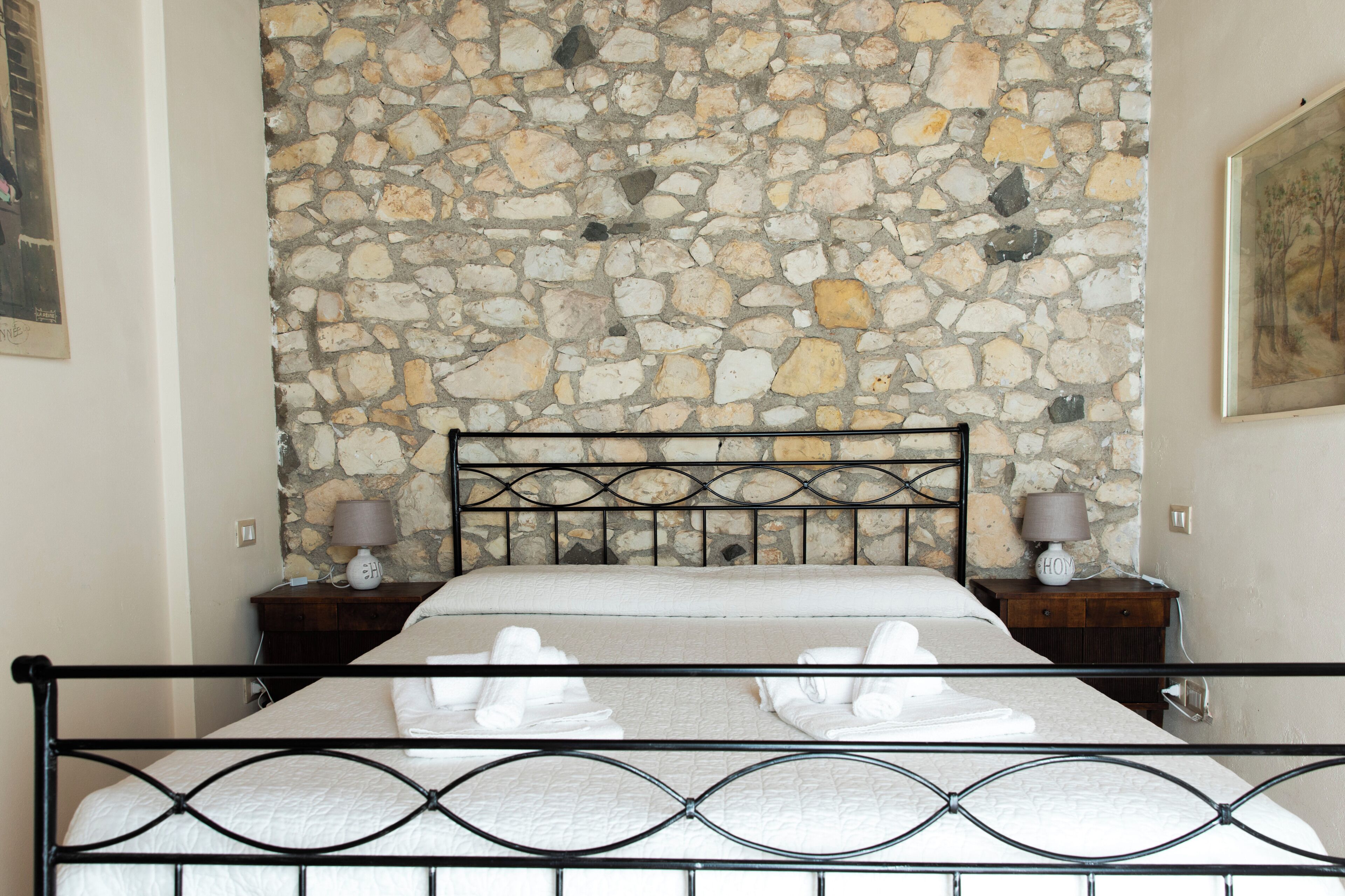 Apartamento standard, 1 quarto, vista para a piscina, ao lado da piscina (Il Portico) | 1 quarto, roupas de cama antialérgicas, edredons de pluma