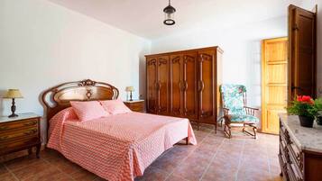 3 bedrooms, travel crib, free WiFi, bed sheets