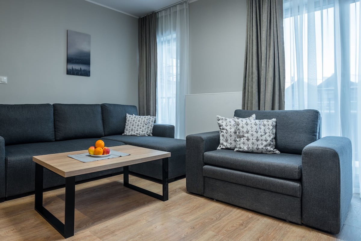 Apartment (3037) | Living room | TV