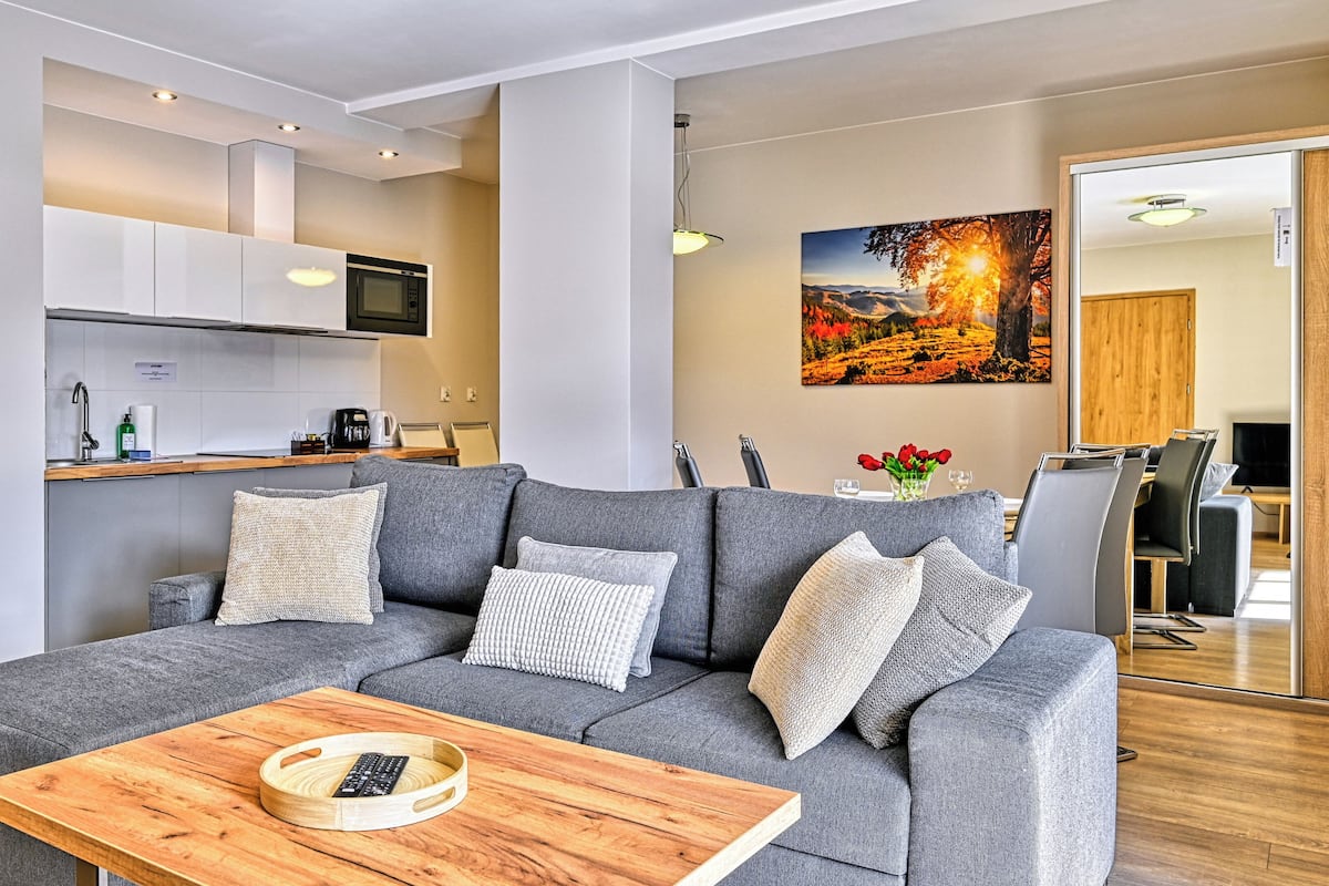 Apartment (3054) | Living area | TV
