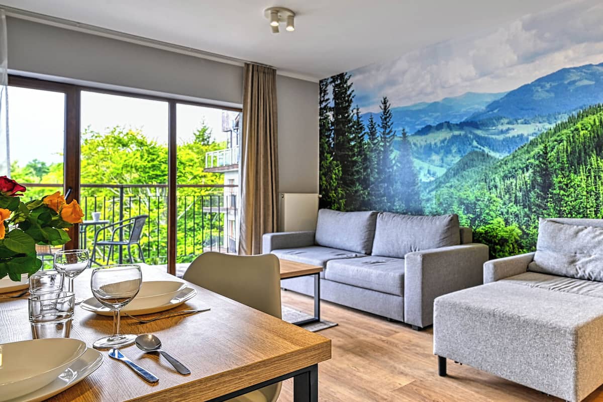Studio (3106) | Living area | TV