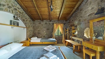 4 Schlafzimmer, Schreibtisch, Bügeleisen/Bügelbrett, Reisekinderbett