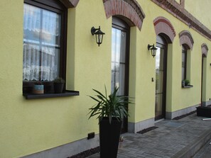 Exterior - Vacation apartment "Zum alten Pferdestall" - Somewhere in the middle of nowhere (Zichow)