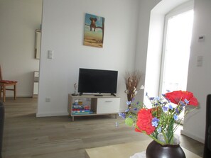 TV, books - Vacation apartment "Zum alten Pferdestall" - Somewhere in the middle of nowhere (Zichow)