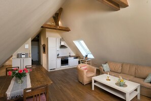 Fernseher, Kamin, DVD-Player, Stereoanlage