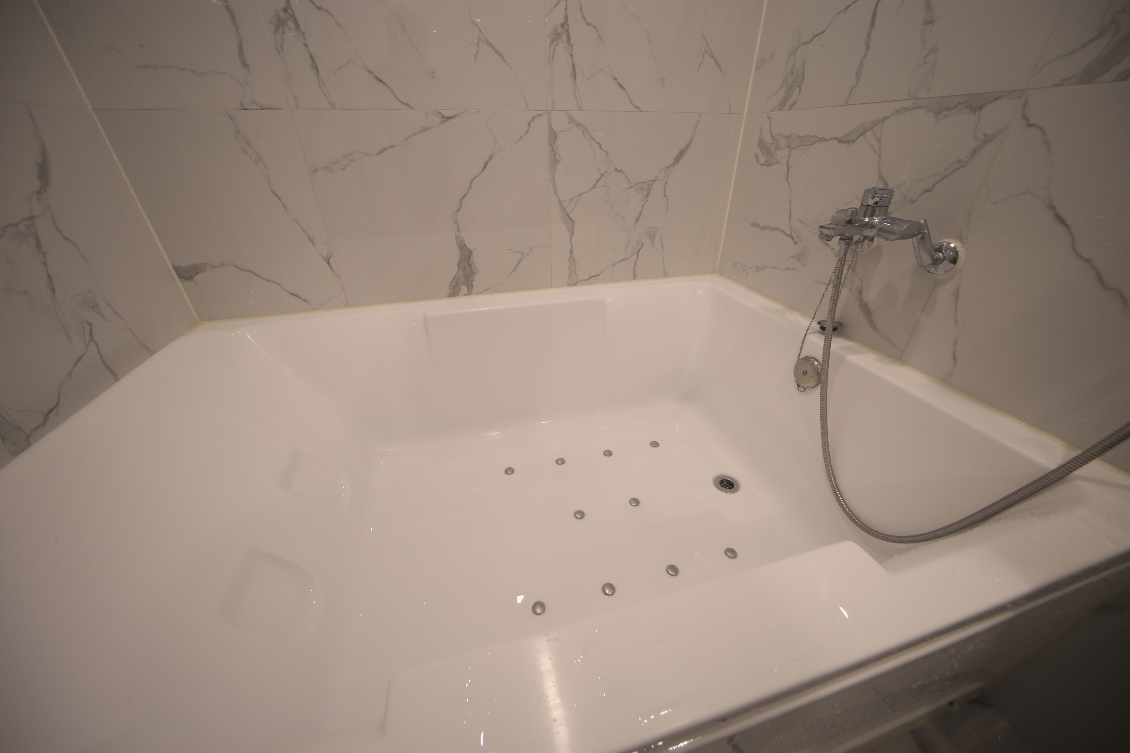 vip | deep-soaking bathtub