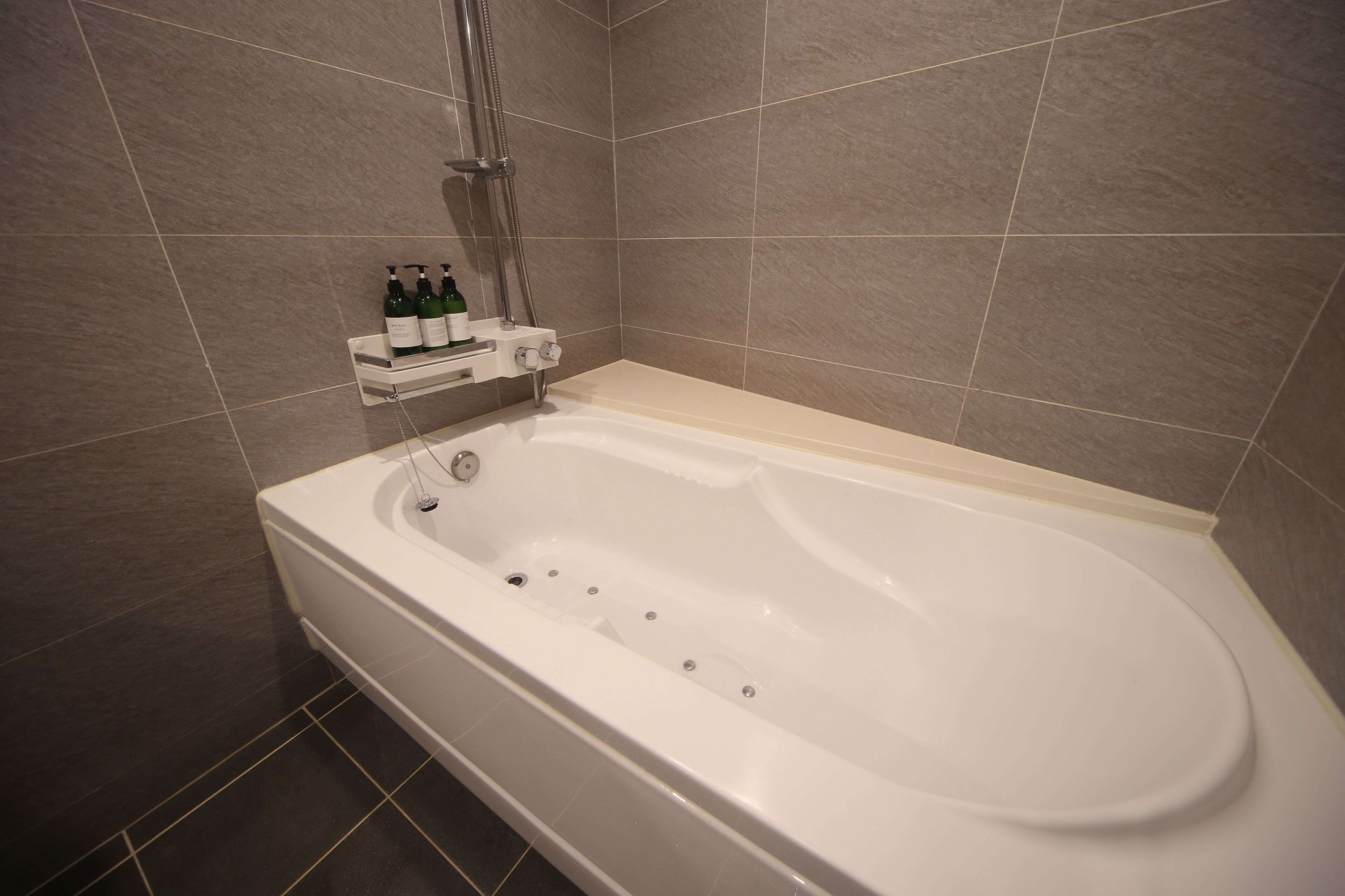 standard double room | deep-soaking bathtub