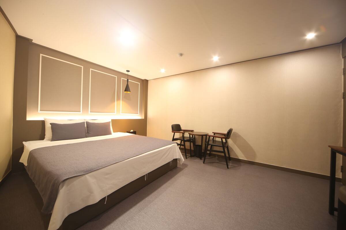 Standard Double Room | Hypo-allergenic bedding available, desk, laptop workspace, WiFi (free)