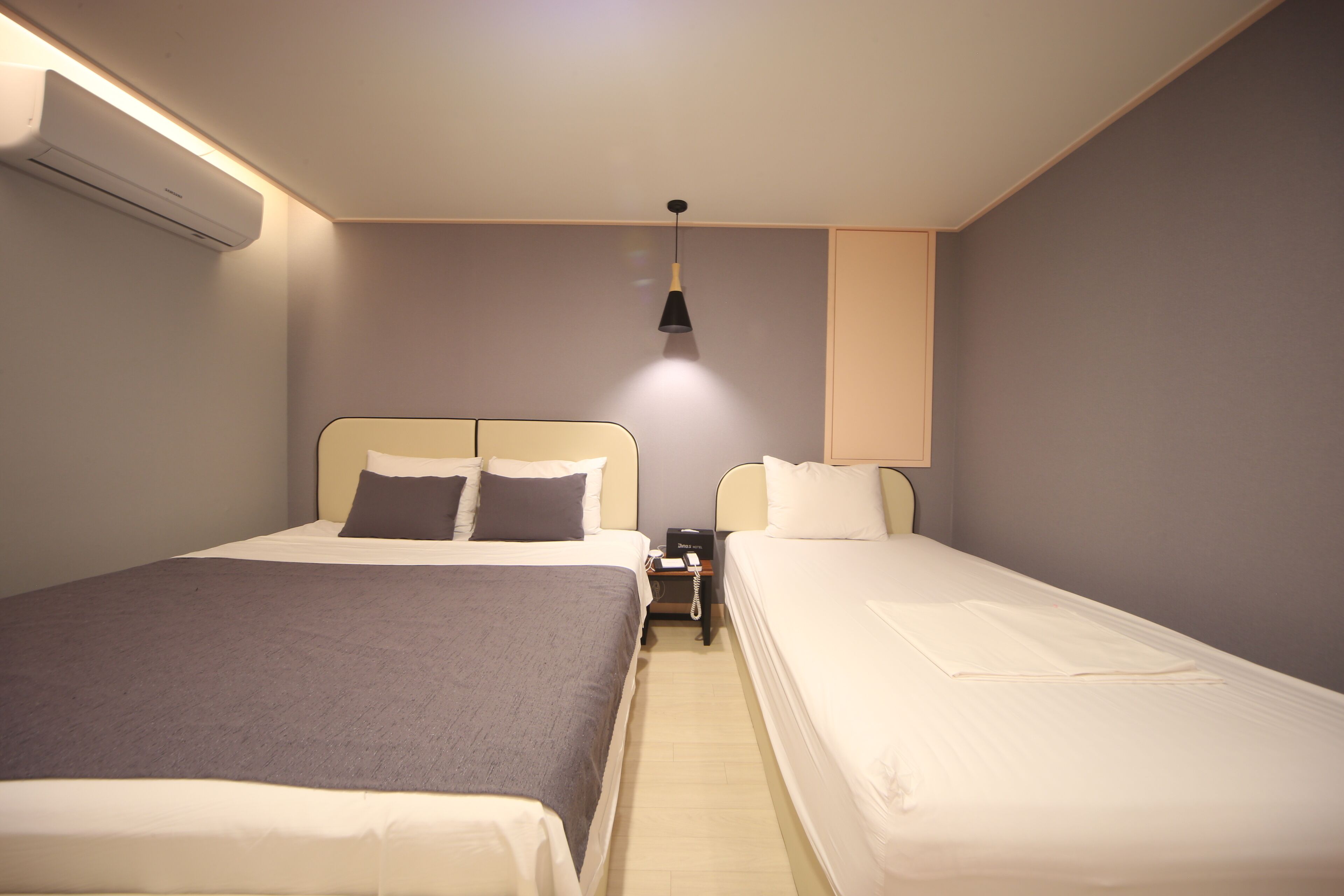 twin room | hypo-allergenic bedding, individually decorated, individually furnished