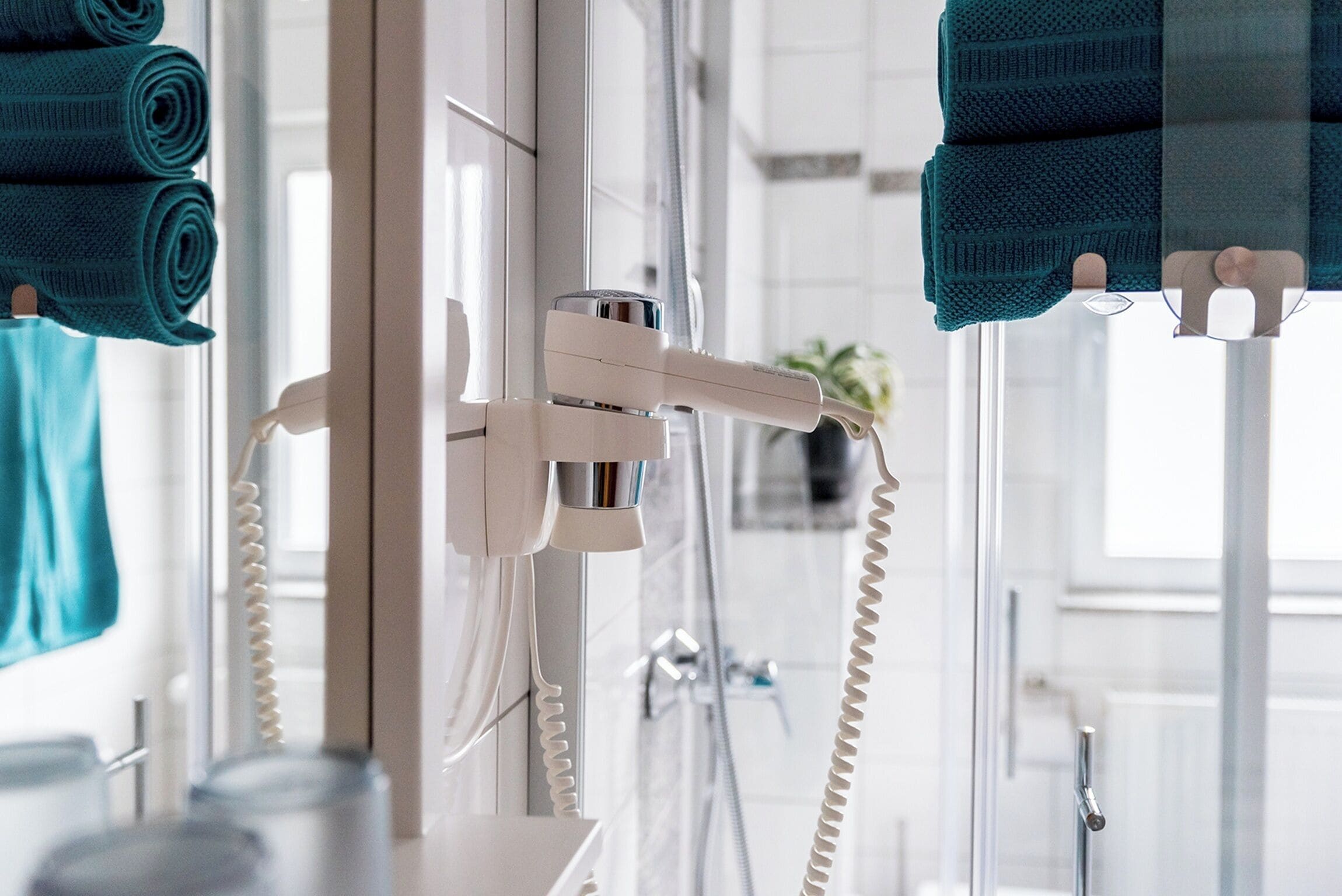 Căn hộ cơ bản | Phòng tắm | Buồng tắm vòi sen, máy sấy tóc, khăn tắm 