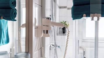 Basic Apartment | Bilik Mandi | Pancuran mandi, pengering rambut, tuala disediakan