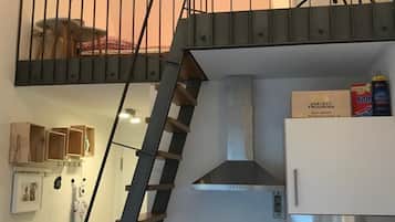 公寓, 1 間臥室, 陽台, 樓中樓 (Wolke 9) | 私人小型廚房 | 電冰箱、微波爐、爐台、洗碗機