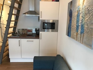 Departamento, 1 habitación, balcón, mezzanine (Wolke 9) | Cocineta privada | Refrigerador, microondas, parrilla de estufa y lavavajillas 