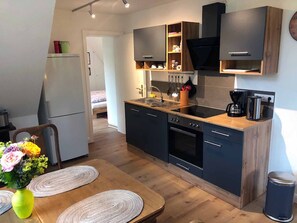 Apartment, 2 Bedrooms, Balcony, Garden View | Private kitchenette | Full-sized fridge, oven, stovetop, dishwasher - Ferienwohnung Bartel (Coburg)