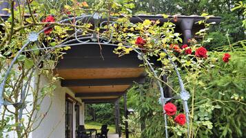 Nhà, 4 phòng ngủ, 2 phòng tắm (Rose) | Hiên