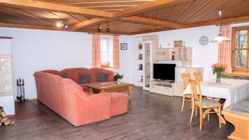 House, 4 Bedrooms (Aurelia) | Living area | TV