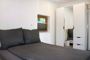 House | 1 bedroom, iron/ironing board, free WiFi, bed sheets