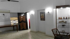 Deluxe Room | Living area - Marble Palace Guest House (Kolkata)