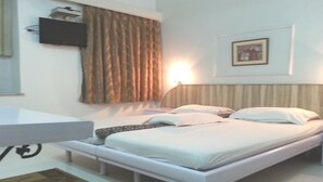 Deluxe Room - Marble Palace Guest House (Kolkata)